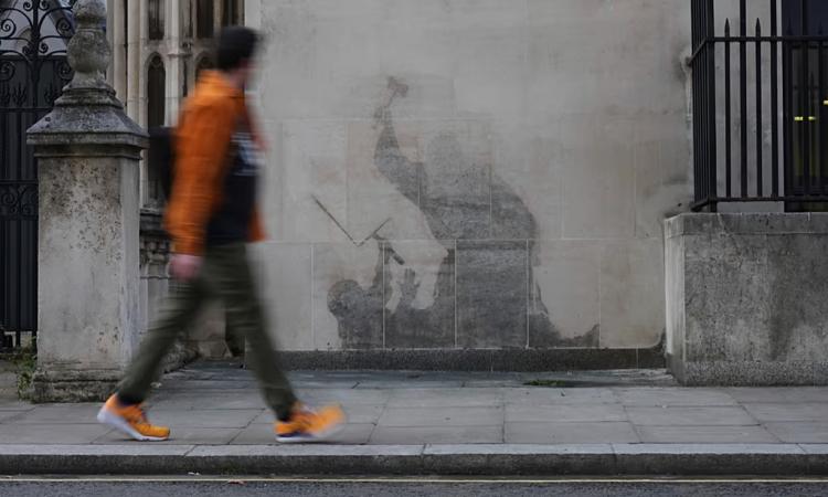 Banksy eserlerini sökmek İngiliz vergi mükelleflerine 150.000 sterline patladı