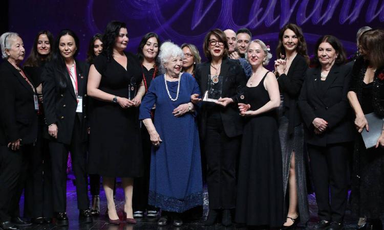 30. Bedia Muvahhid Ödülü Elif Verit ve Gizem Akkuş’a verildi