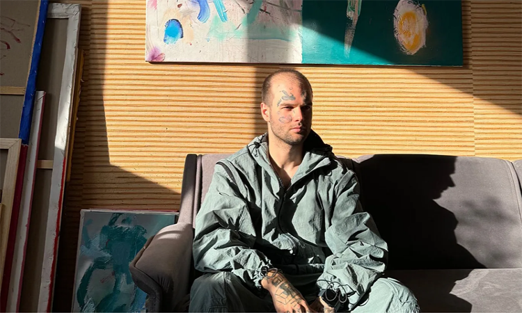 Ukraynalı asker Vlad, Rusya ile süren savaşta geçen bir yılı tuvallerine yansıttı