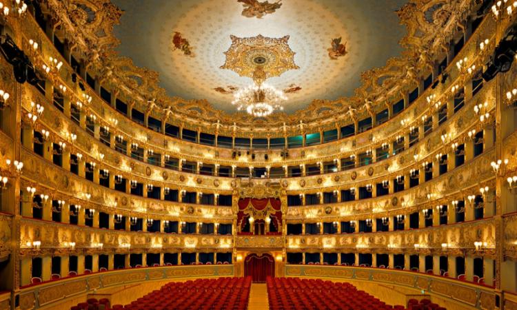 Ahmet Ertuğ’un mimari fotoğraflar seçkisi Venedik’te sanatseverlerle buluşuyor