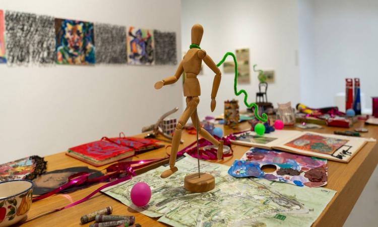 “Ay Tozunda Yürür Gibi”: Benliğe yolculuğun sanatsal izleri Taksim Sanat’ta