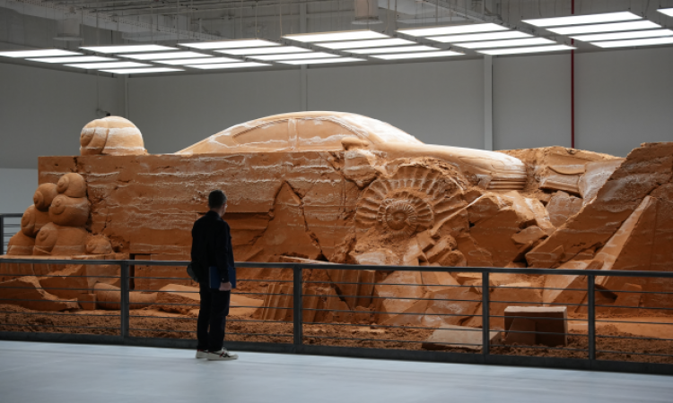 Diriyah Bienali çöl ritimleri ve şiirsel performanslarla çağdaş sanatı yeniden yorumluyor